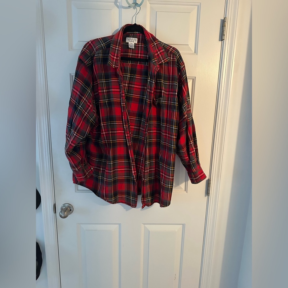 Picone Sports Women’s red plaid flannel